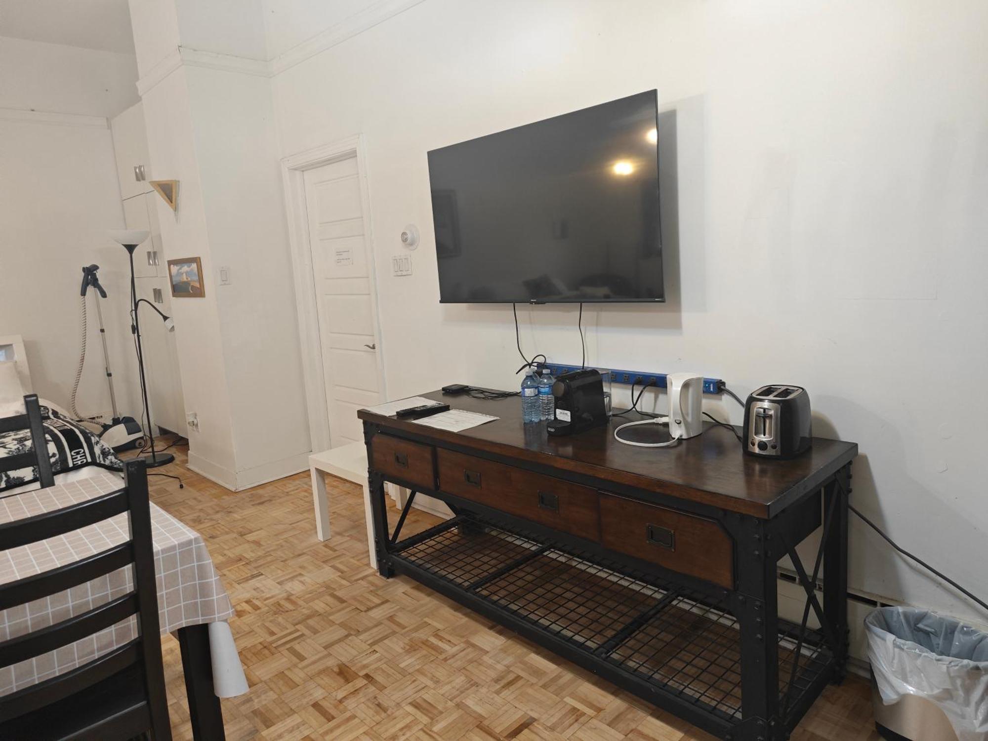 Homestay Ideal Pour Les Voyageurs,tres Grand Chambre 50m2