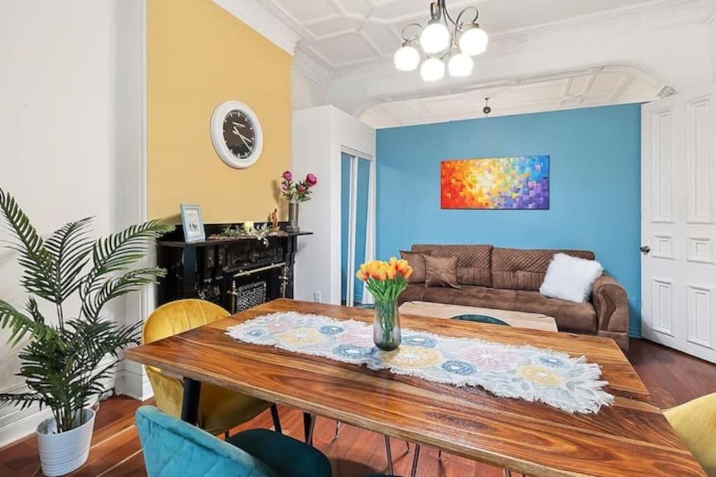 Villa 3bedr Dt Free Parking Montreal