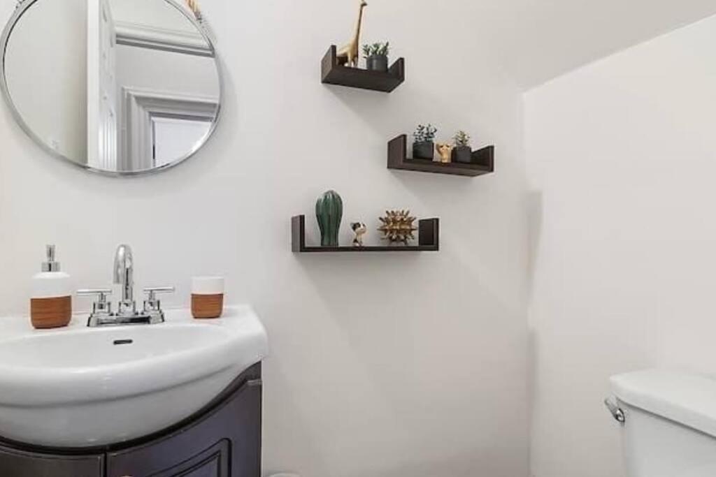 Villa 3bedr Dt Free Parking Montreal