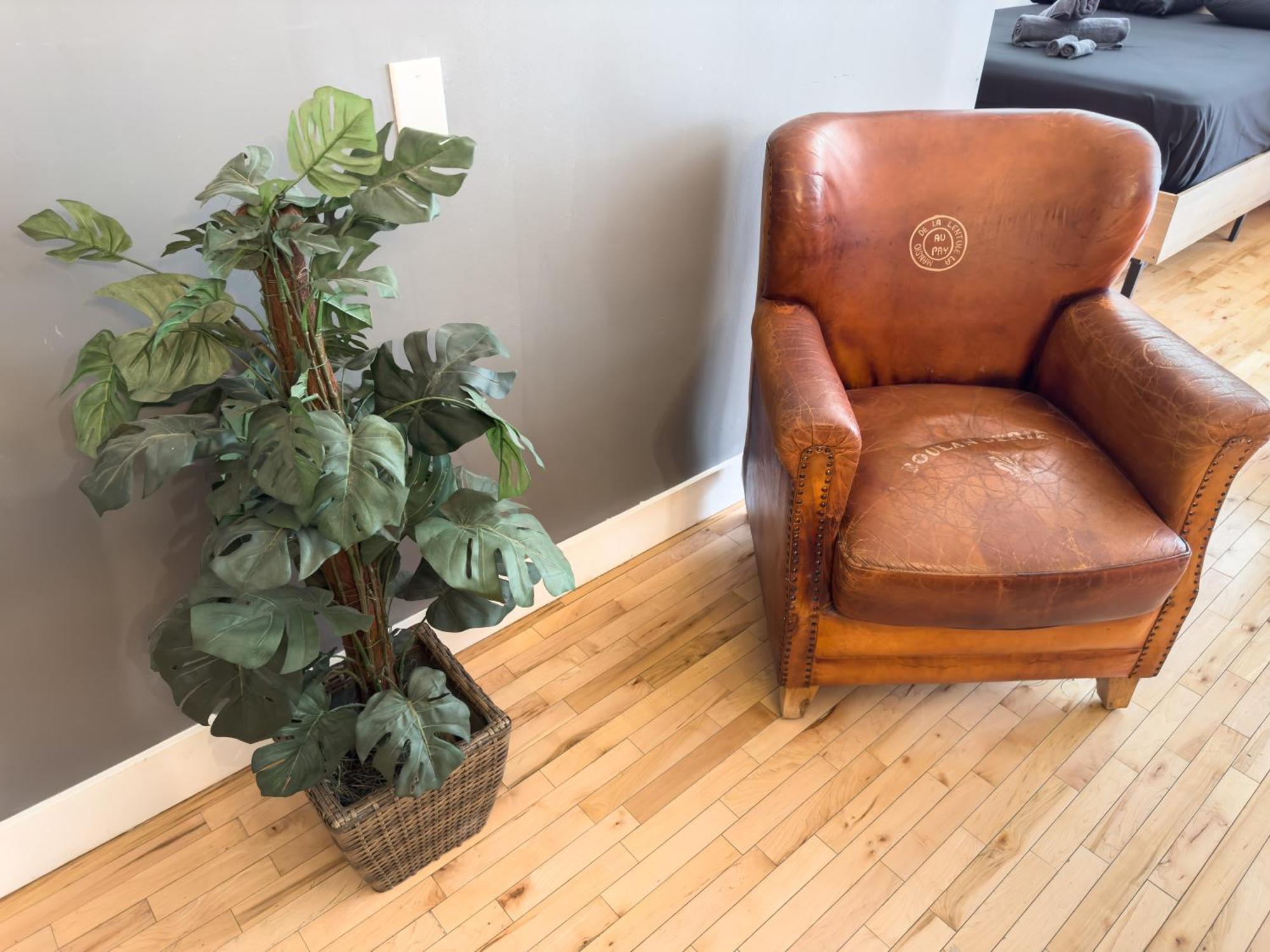 Luxury 5-bedroom Pool Table 5 Min From Jarry Metro Apartment *