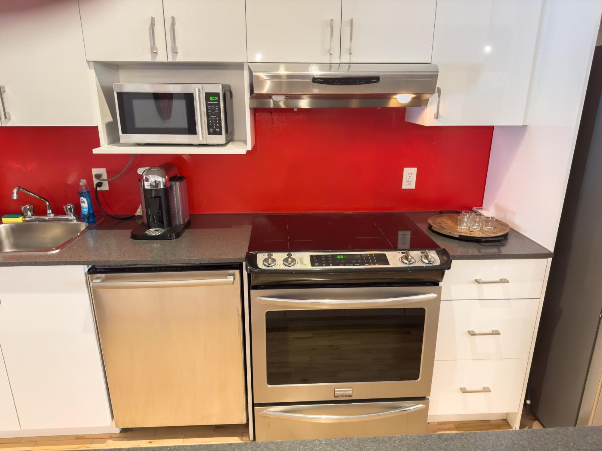Luxury 5-bedroom Pool Table 5 Min From Jarry Metro Apartment