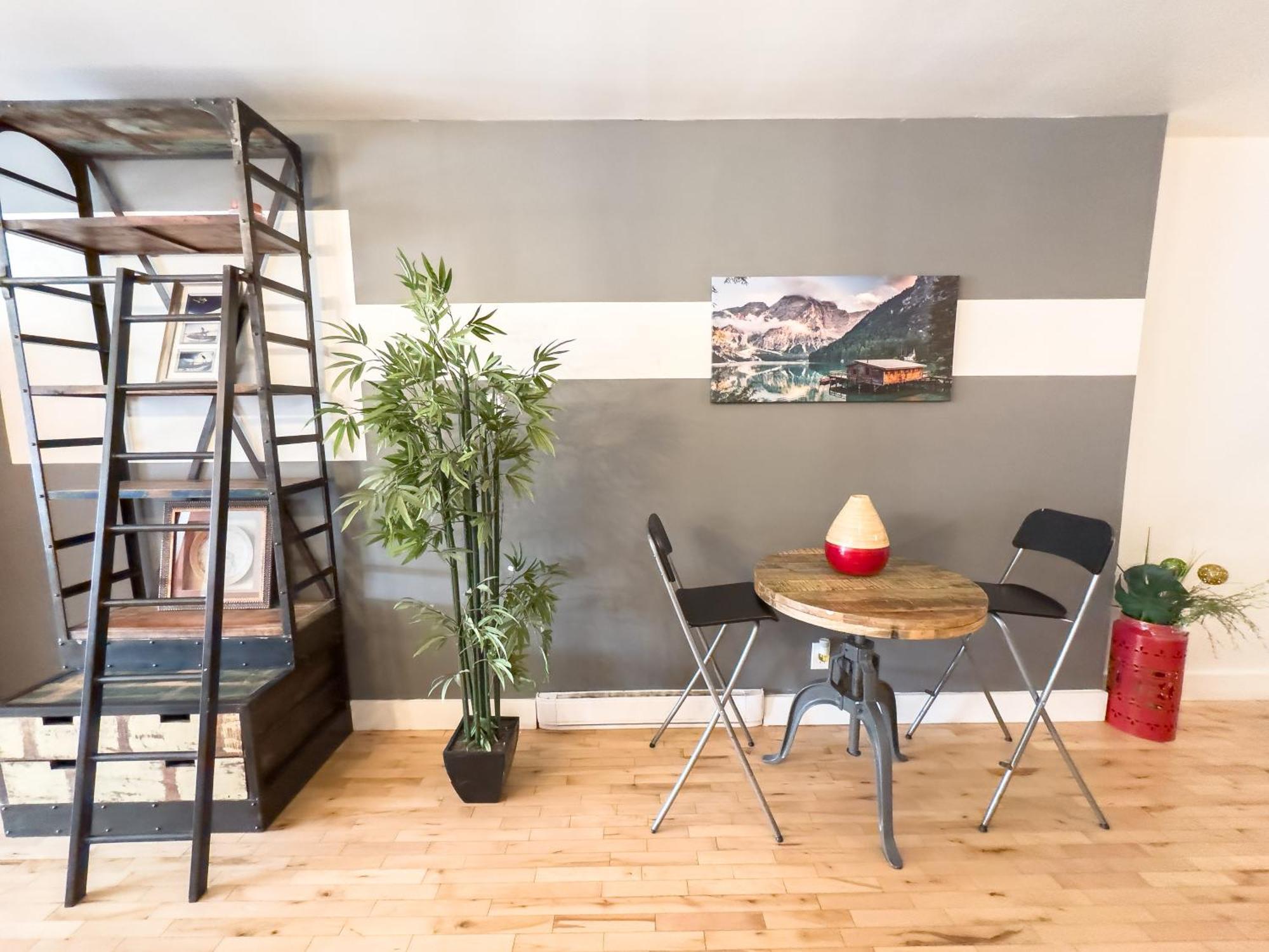 Luxury 5-bedroom Pool Table 5 Min From Jarry Metro Apartment Montreal