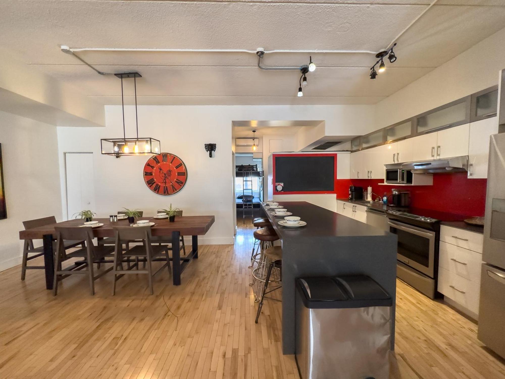 Luxury 5-bedroom Pool Table 5 Min From Jarry Metro Apartment