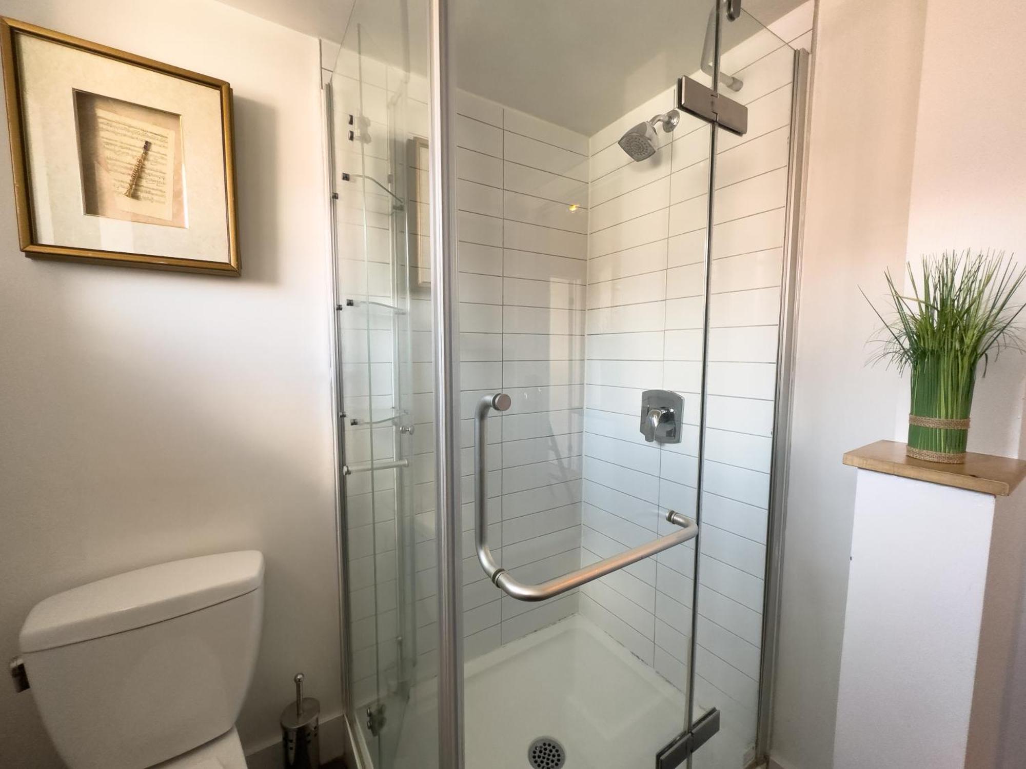 Luxury 5-bedroom Pool Table 5 Min From Jarry Metro Apartment *