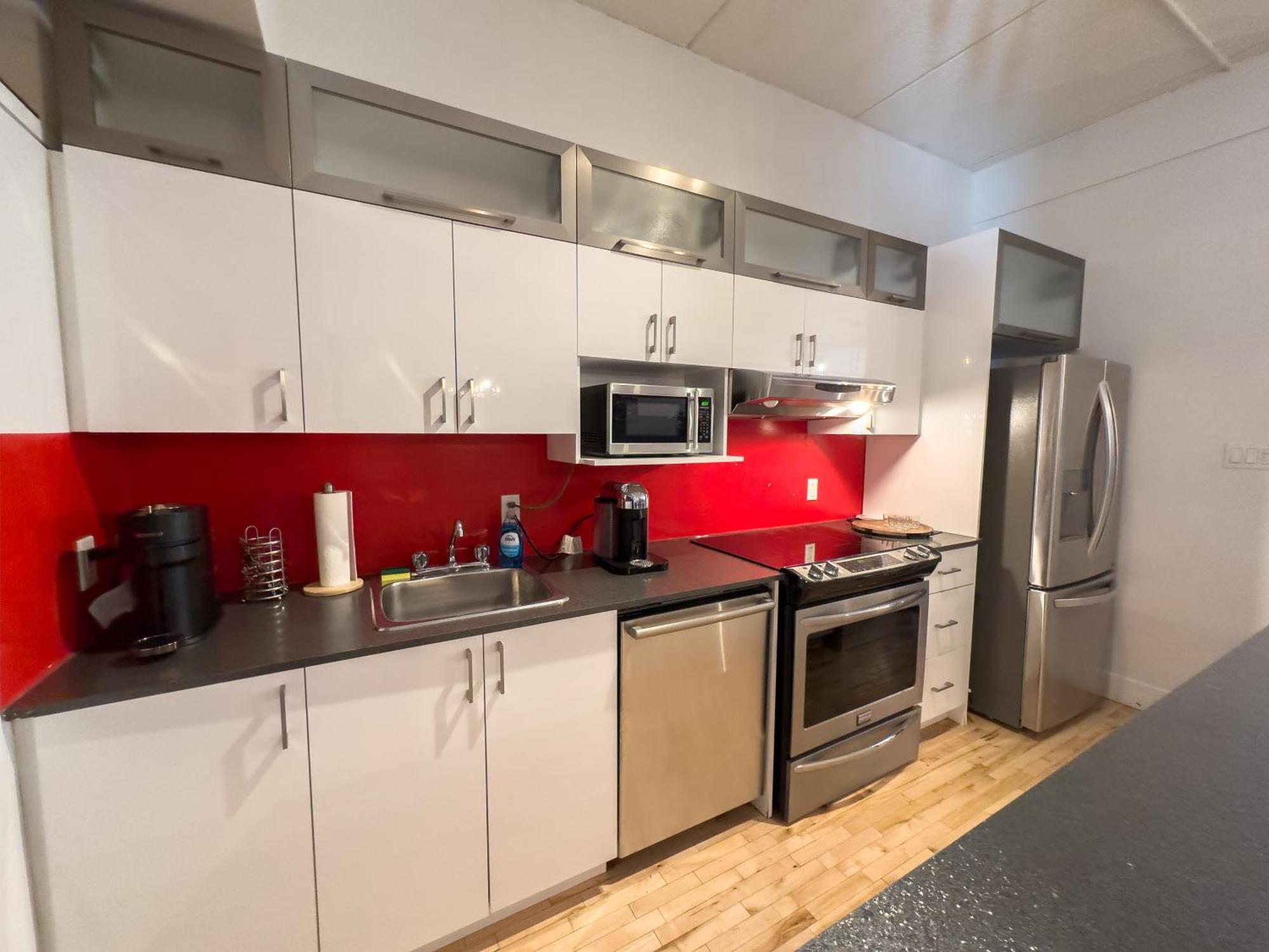 Luxury 5-bedroom Pool Table 5 Min From Jarry Metro