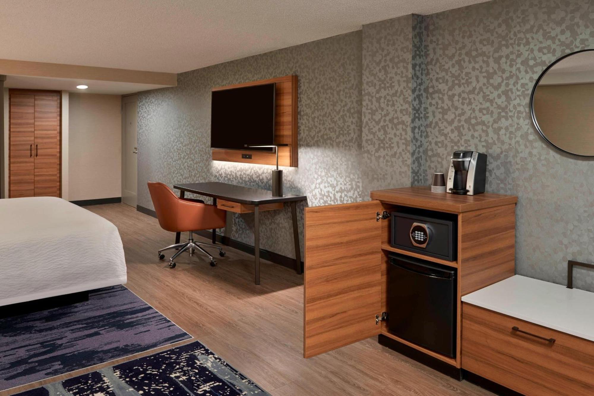 Hotel Fairfield By Marriott Downtown Montreal