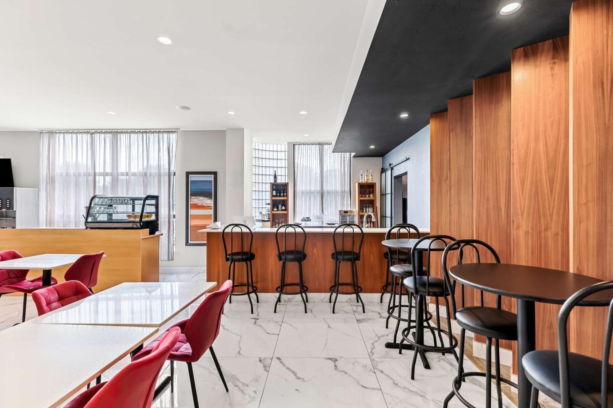 Western East 3* Montreal