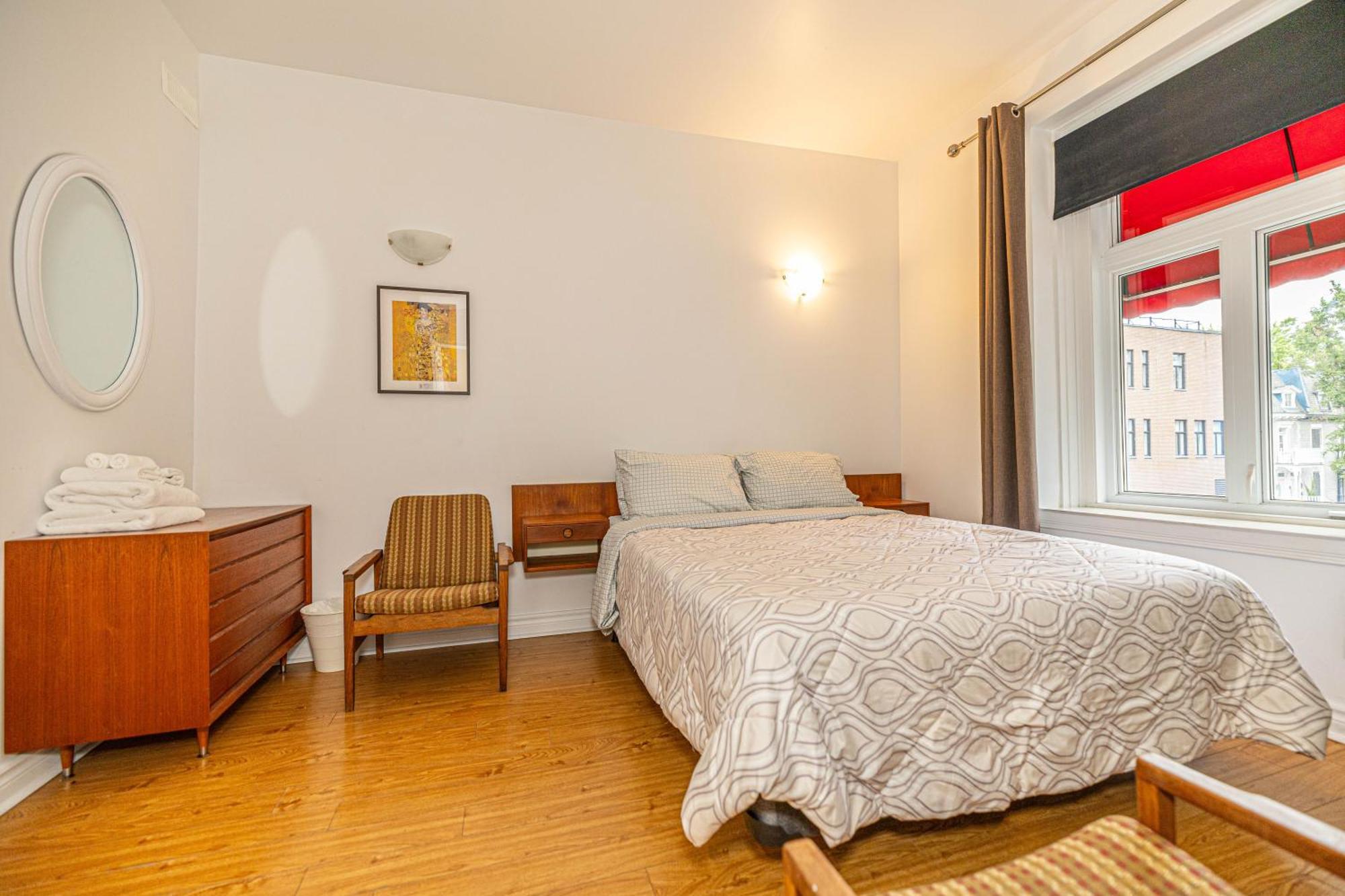 Le Coach Hotel Montreal