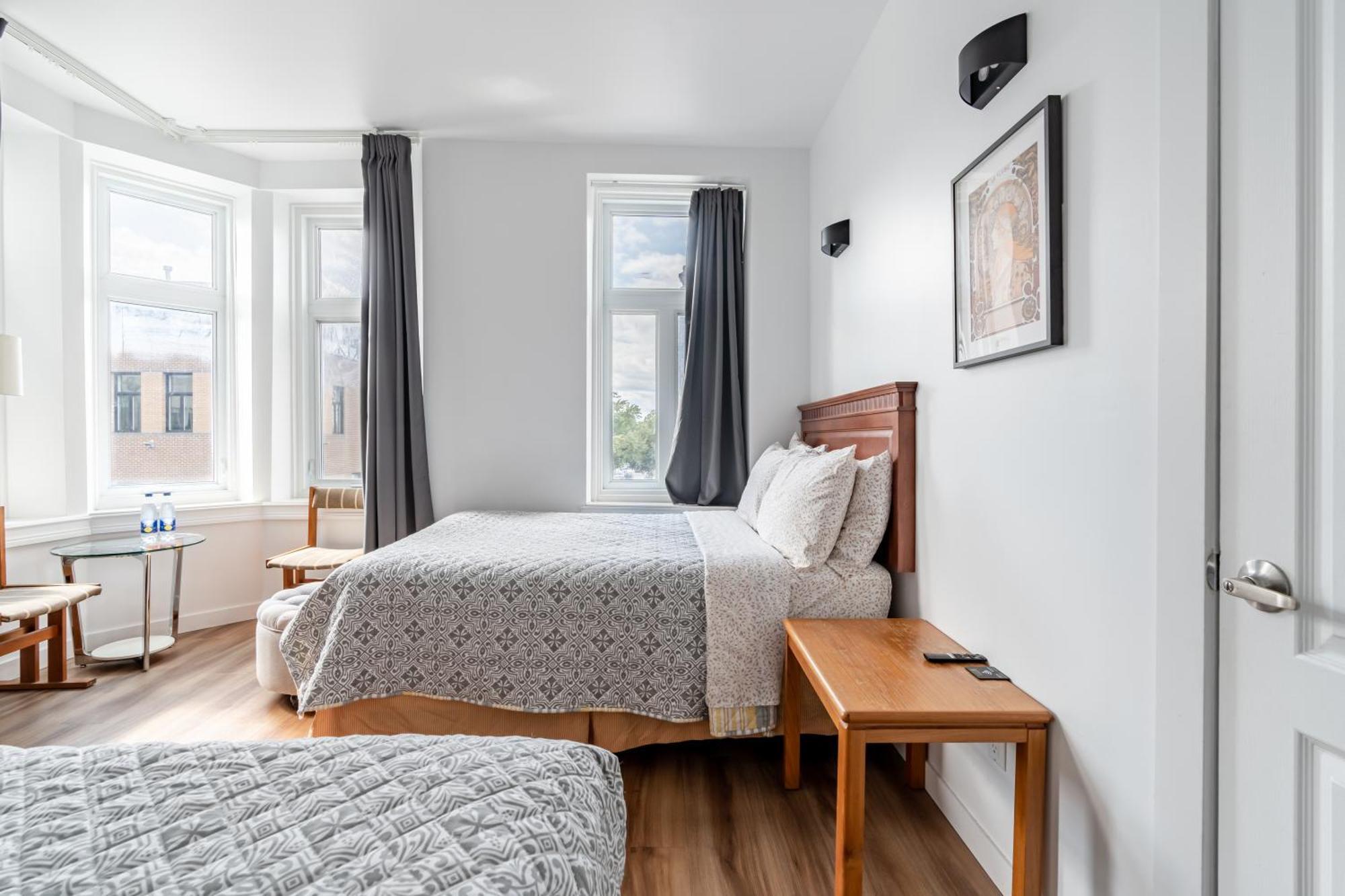Le Coach Hotel Montreal
