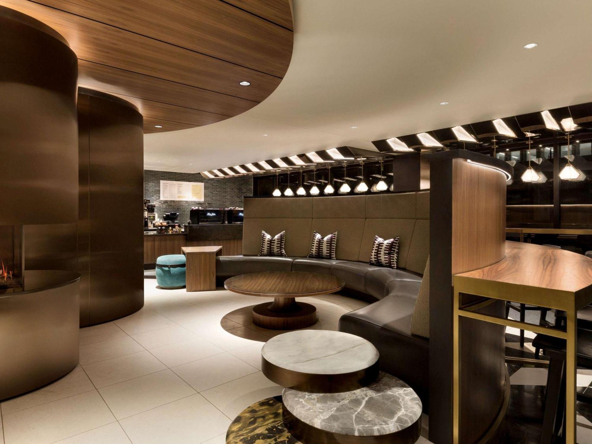 Fairmont The Queen Elizabeth 5*