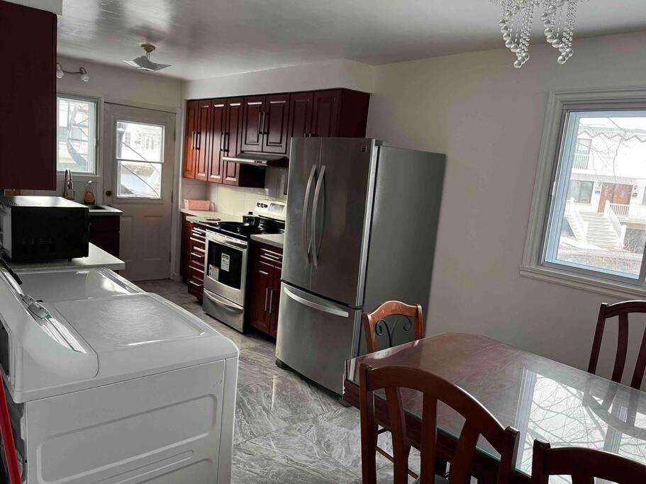 Apartment New Renovated Peaceful With Parking Montreal