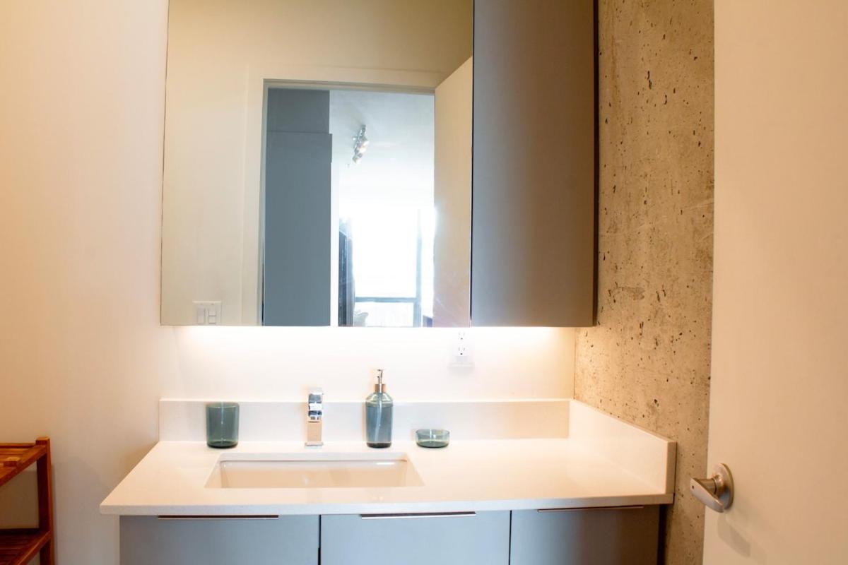 Penthouse With Pool And Parking Apartment Montreal