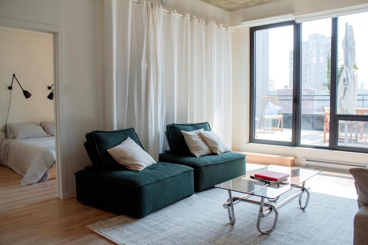 Penthouse With Pool And Parking * Montreal