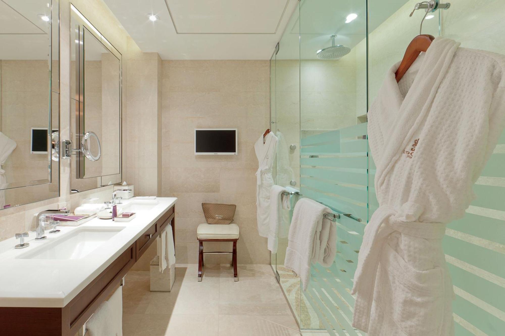 The Ritz-carlton, Hotel 5*