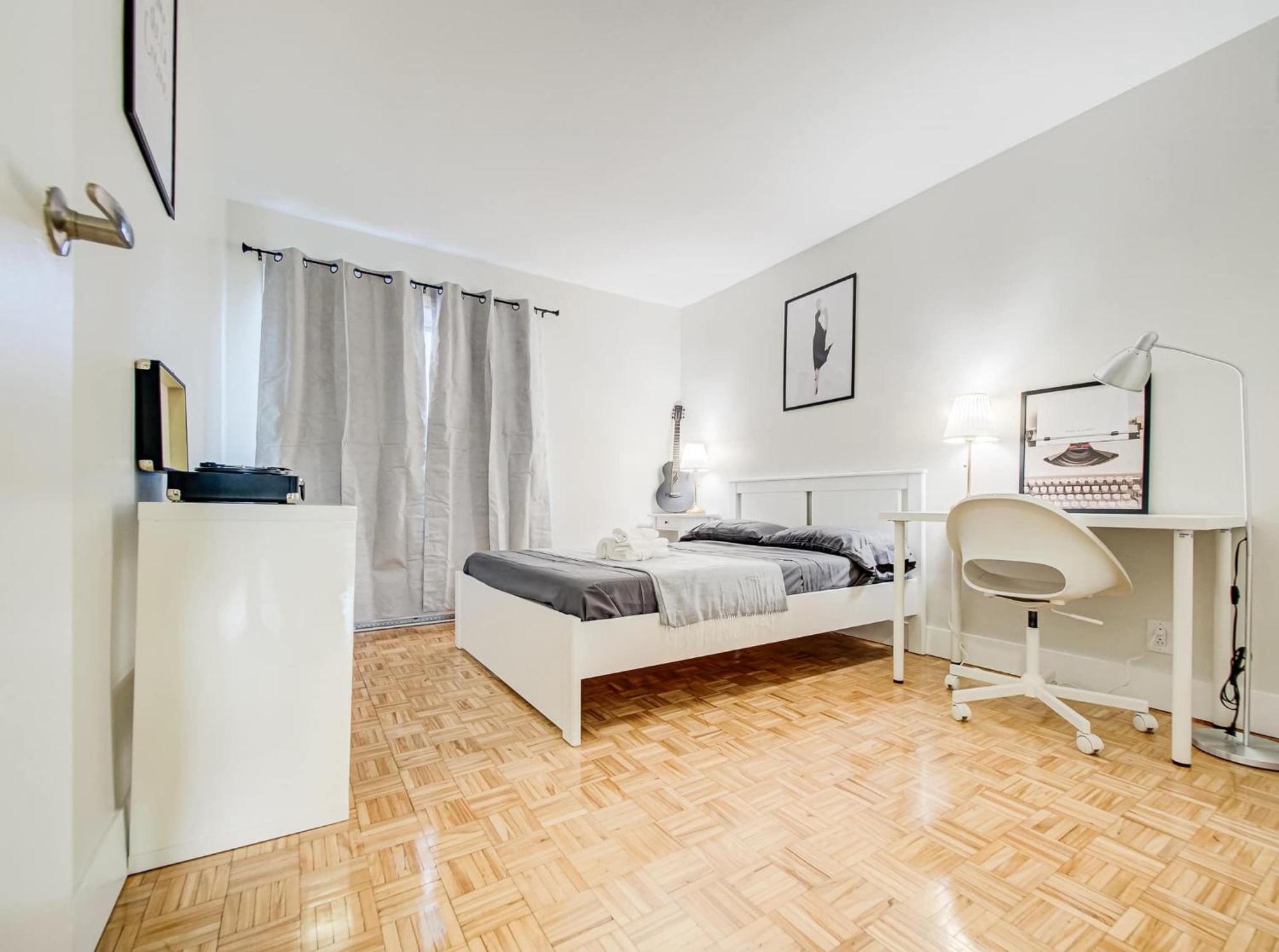 2 Spacious Luxury Bedroom Montreal