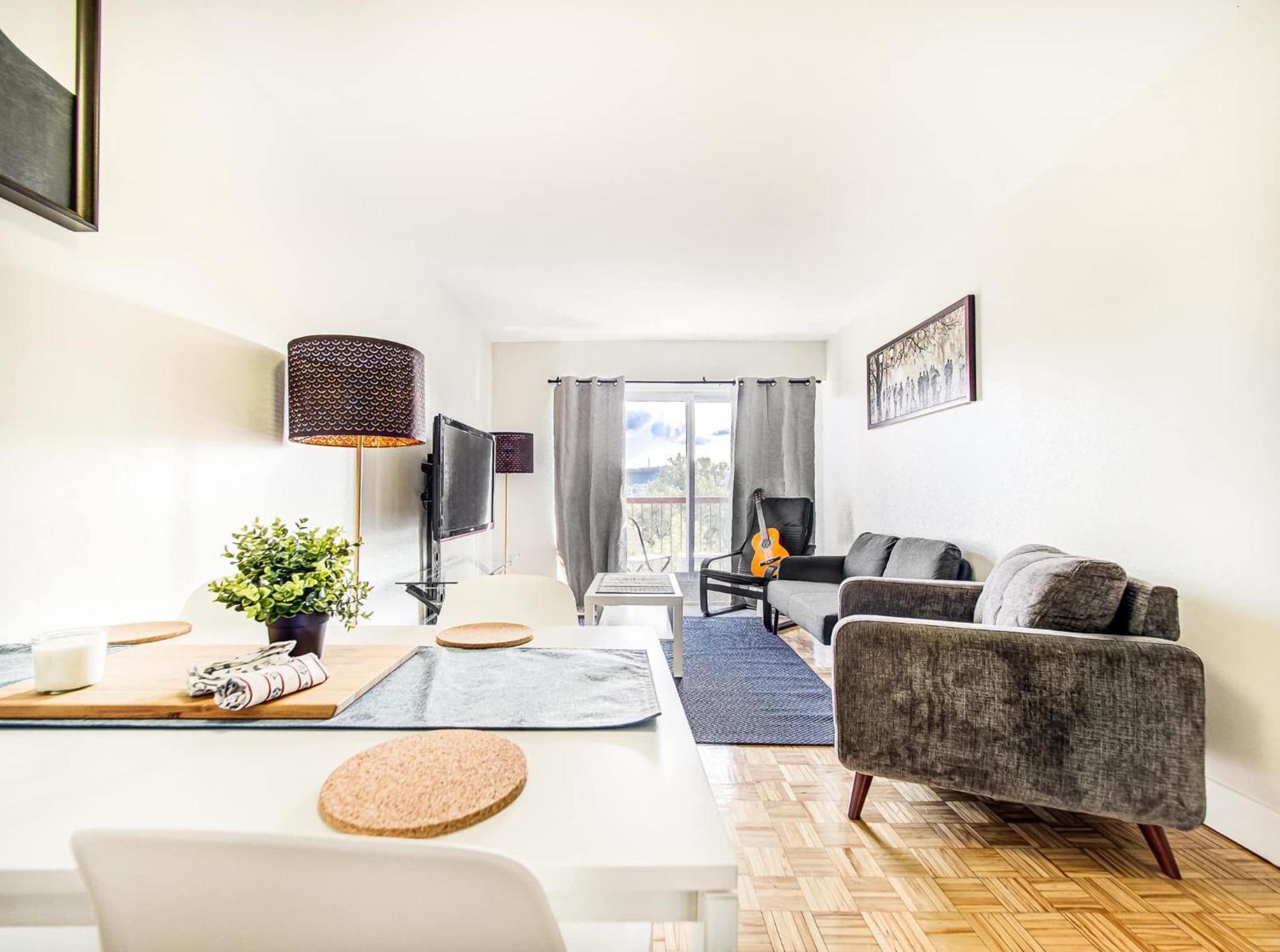 2 Spacious Luxury Bedroom *