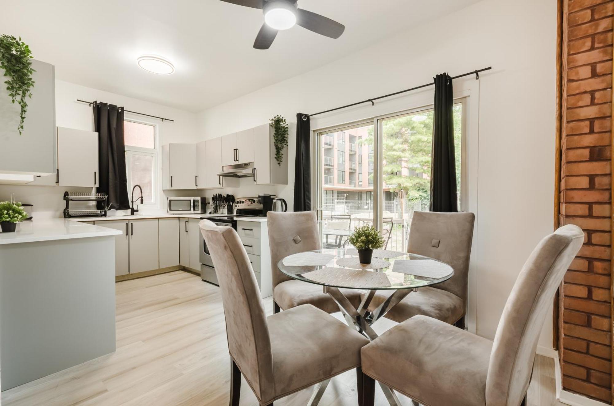 Casakaia Cozy 2 Bdr With Backyard And Parking Apartment Montreal