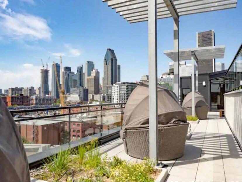 De Luxe Avec Piscine Montreal