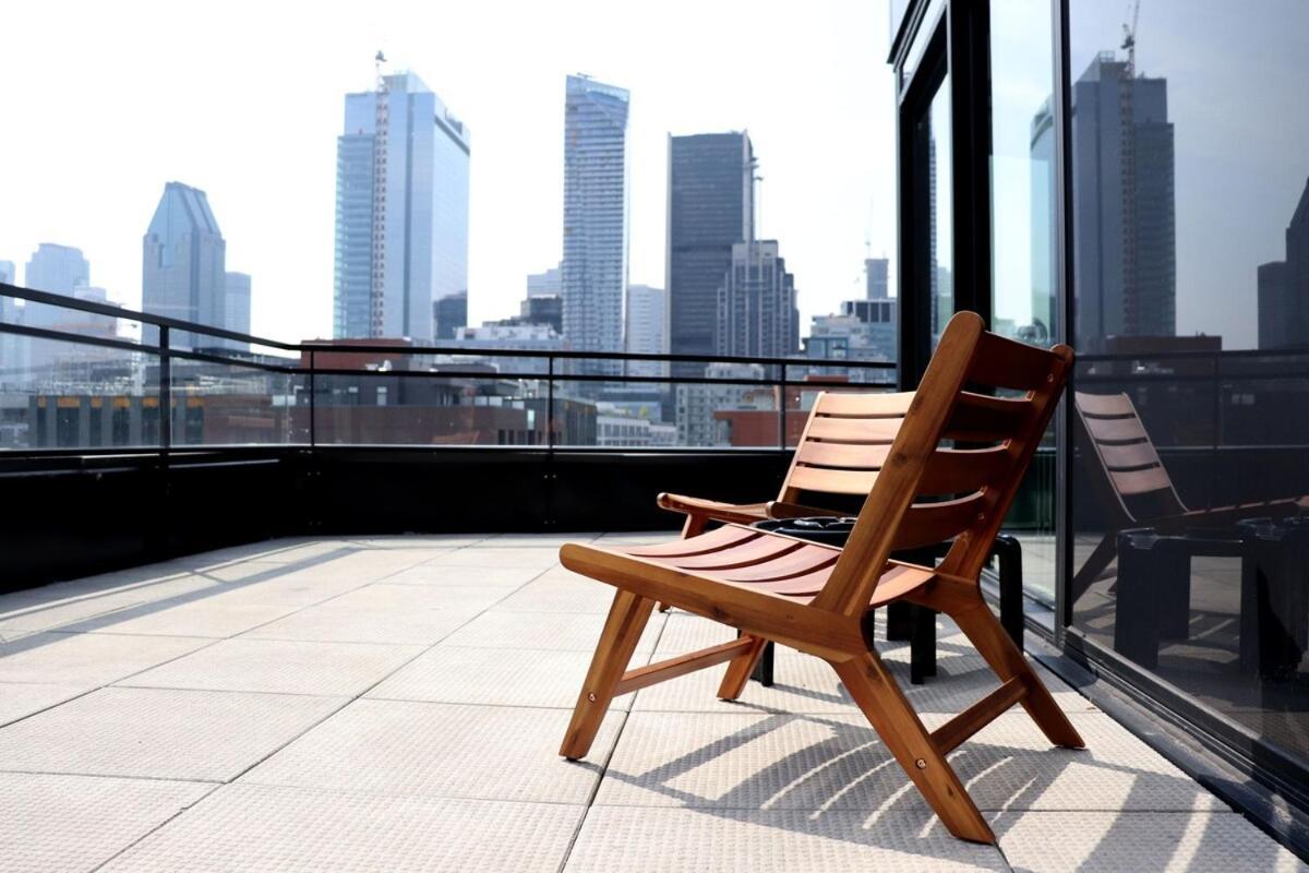De Luxe Avec Piscine Montreal