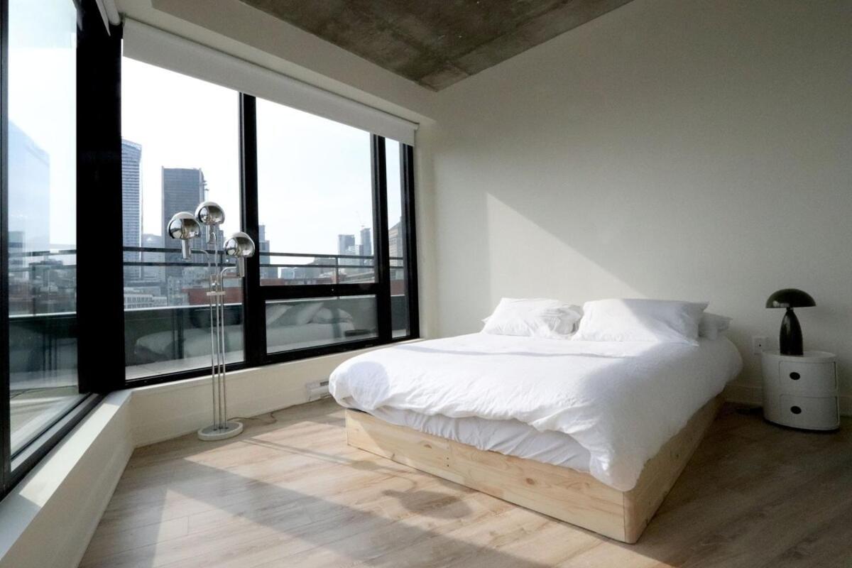 De Luxe Avec Piscine * Montreal