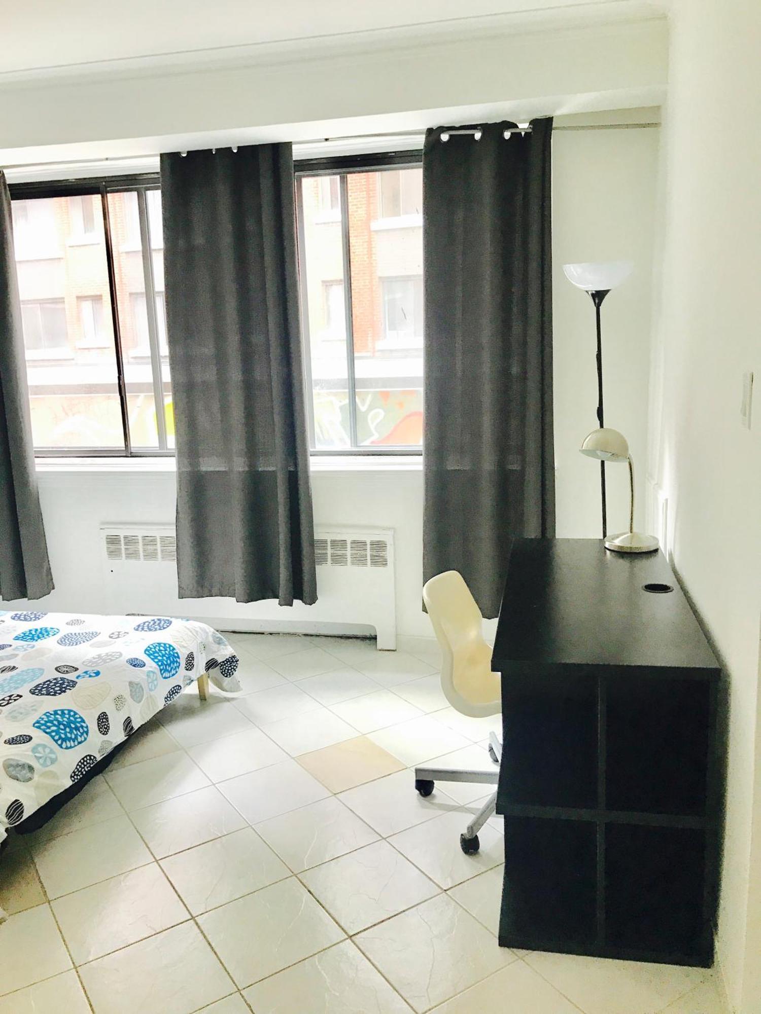 Stylish Comfortable In The Golden Square Mile Apartment *