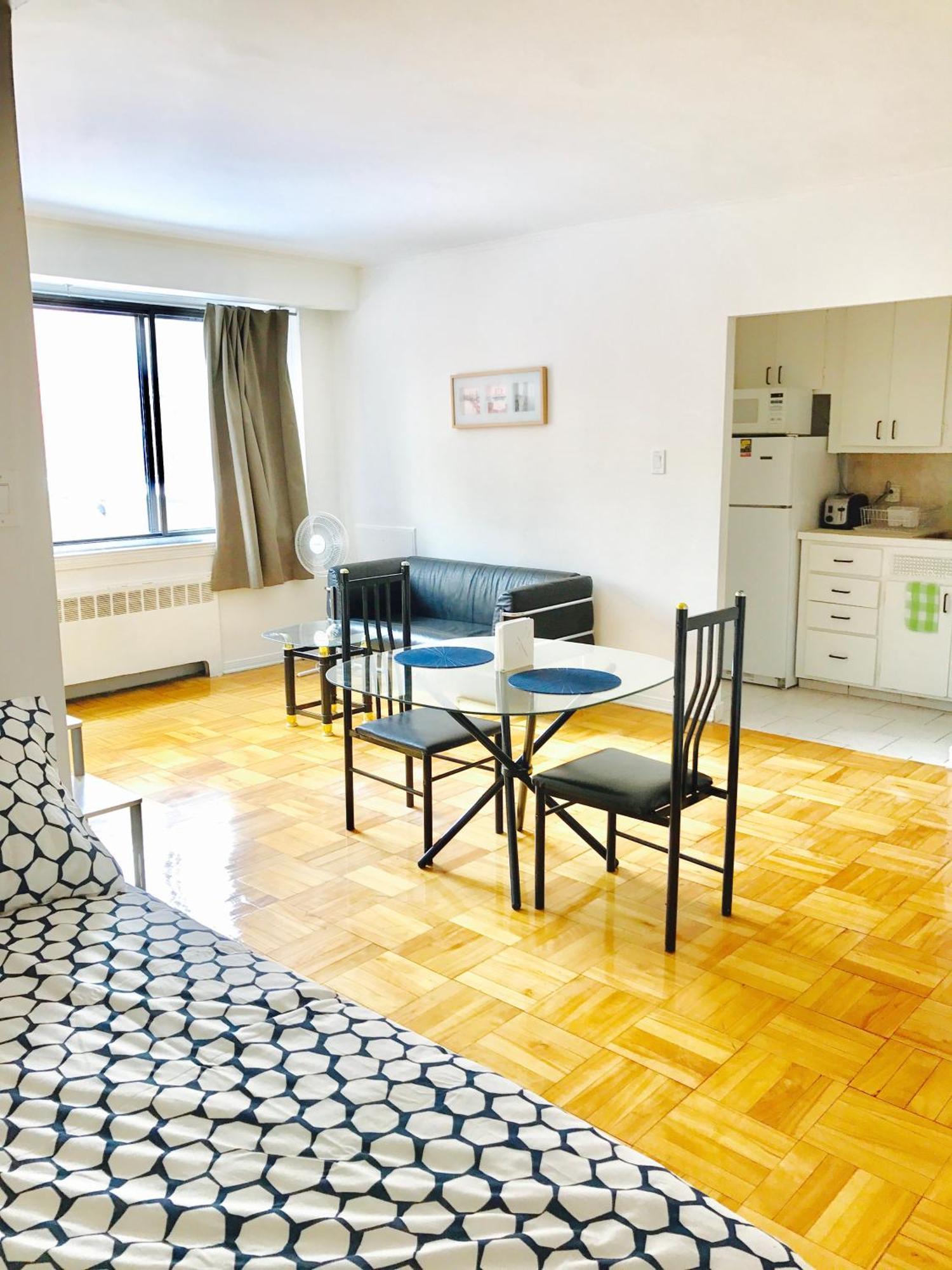 Stylish Comfortable In The Golden Square Mile *