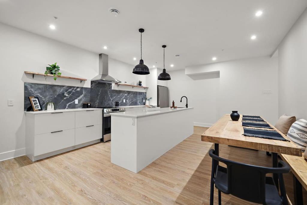 511 Place D'armes 3br 62 * Montreal