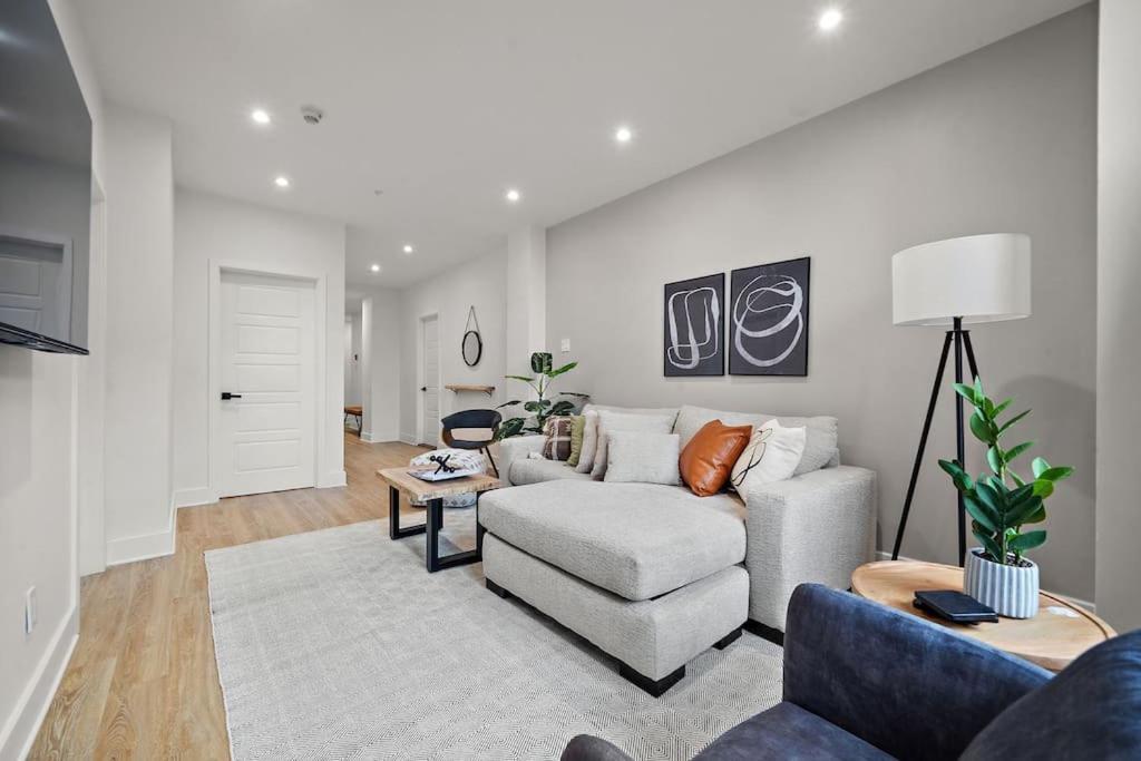 511 Place D'armes 3br 62 *