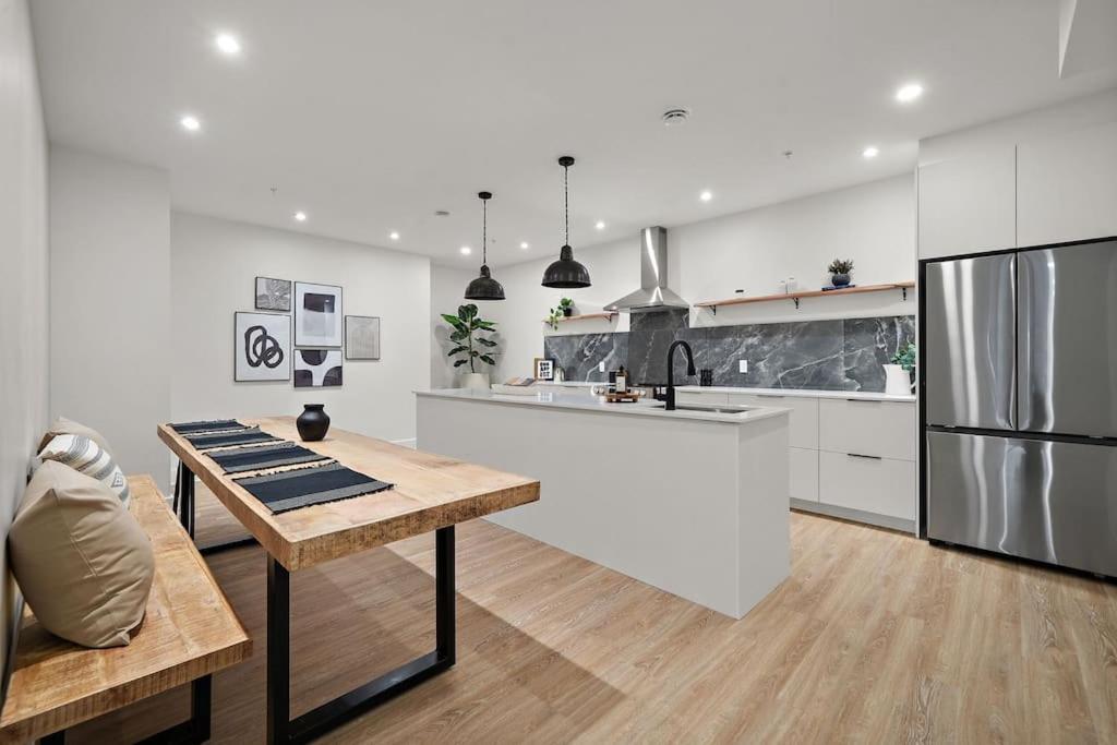 Apartment 511 Place D'armes 3br 62