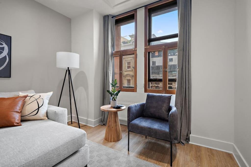 Apartment 511 Place D'armes 3br 62
