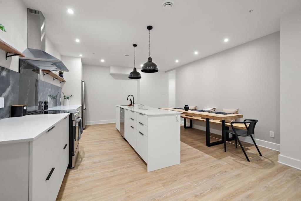 511 Place D'armes 3br 62 Montreal