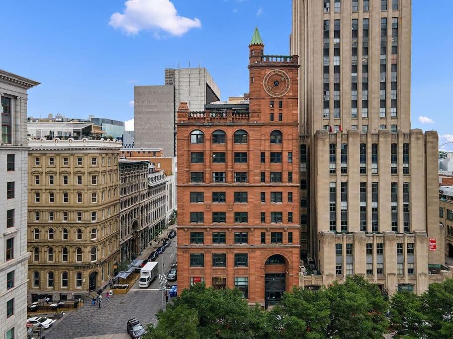 Apartment 511 Place D'armes 3br 62