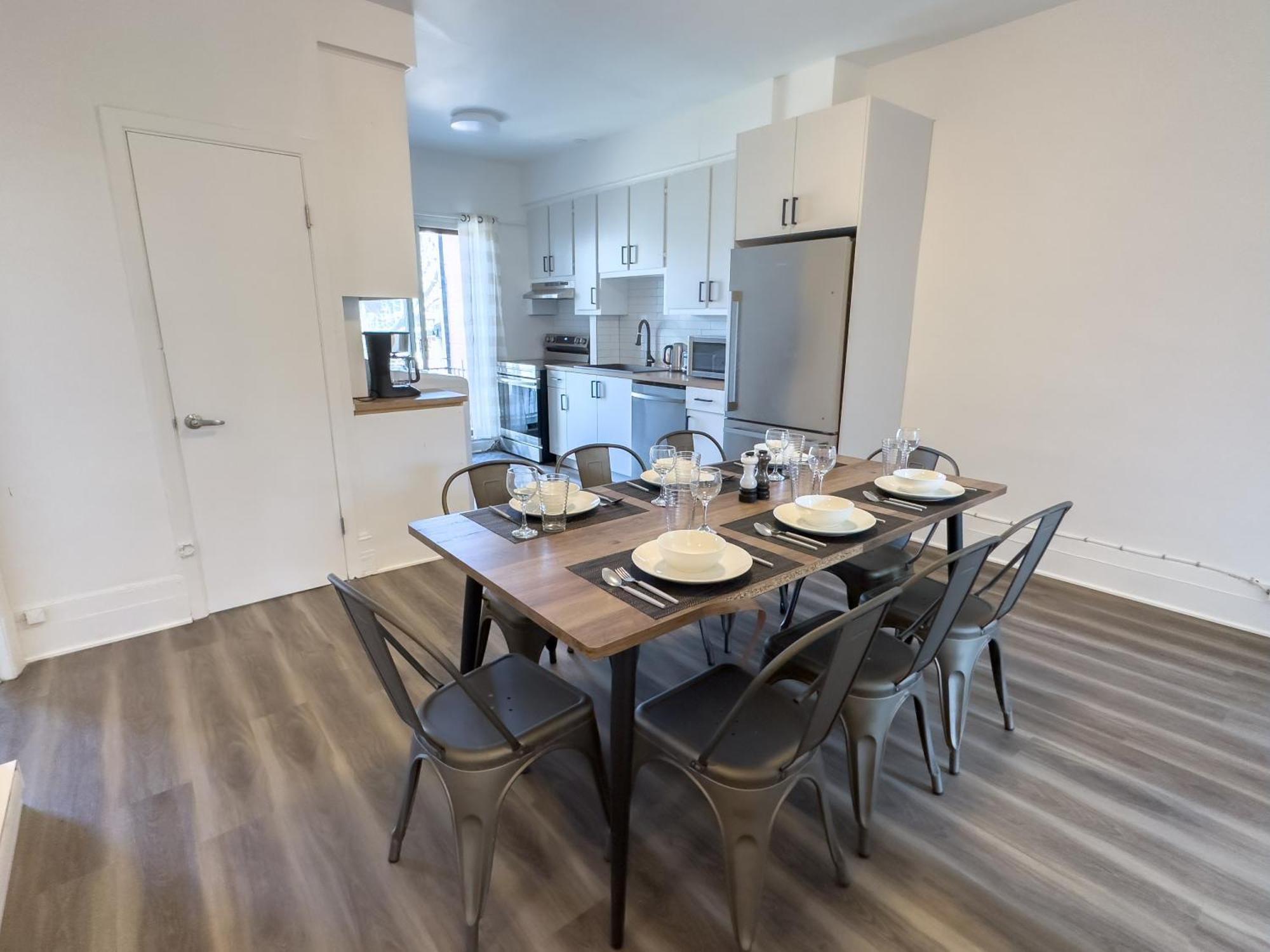 Superb 4 Beds 5mins To Beaubien Metro Montreal