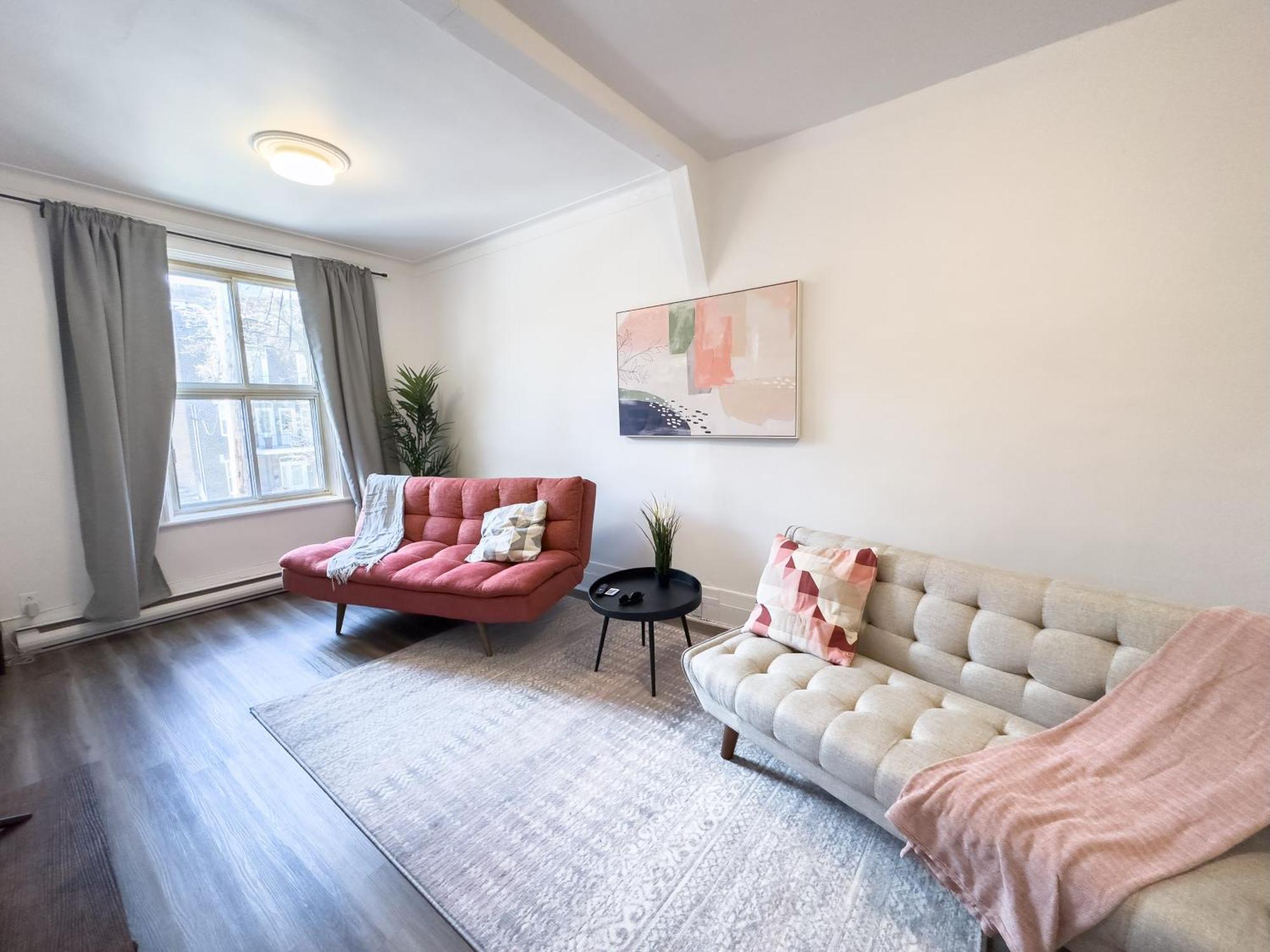 Superb 4 Beds 5mins To Beaubien Metro Apartment