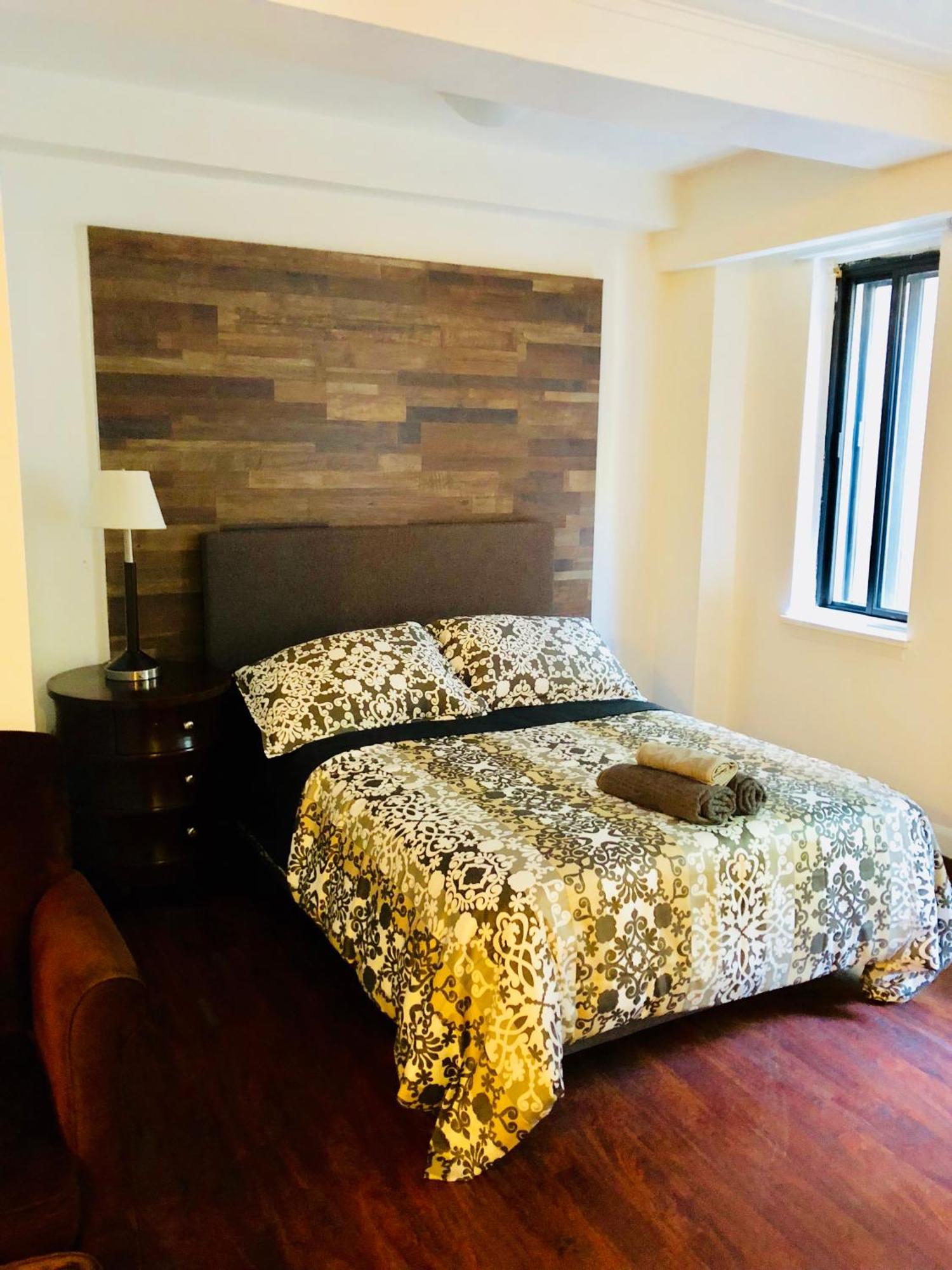 Stylish Comfortable In The Golden Square Mile Apartment Montreal