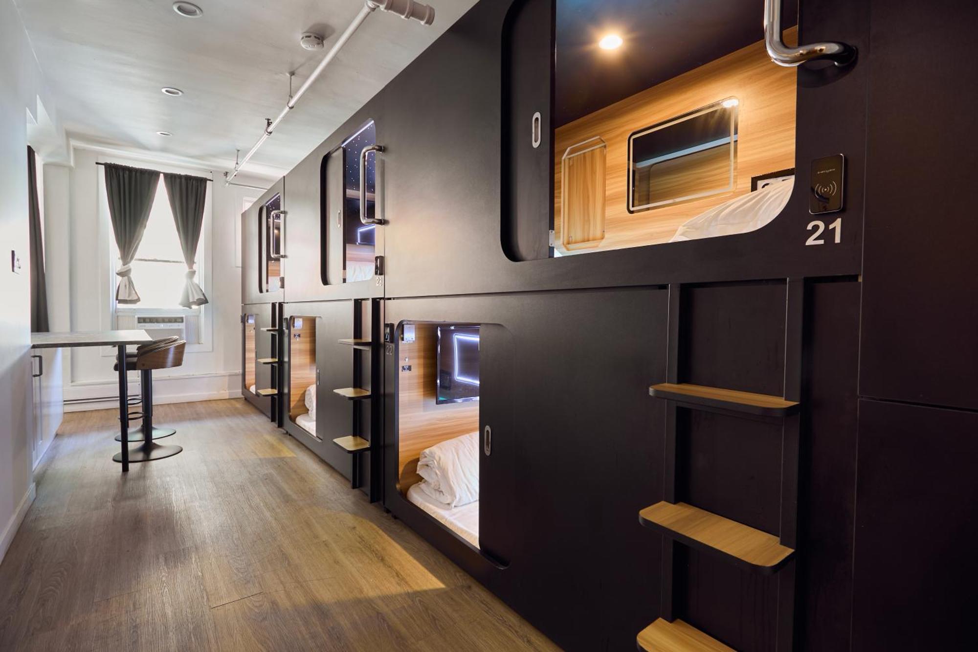 Capsule Guest house *