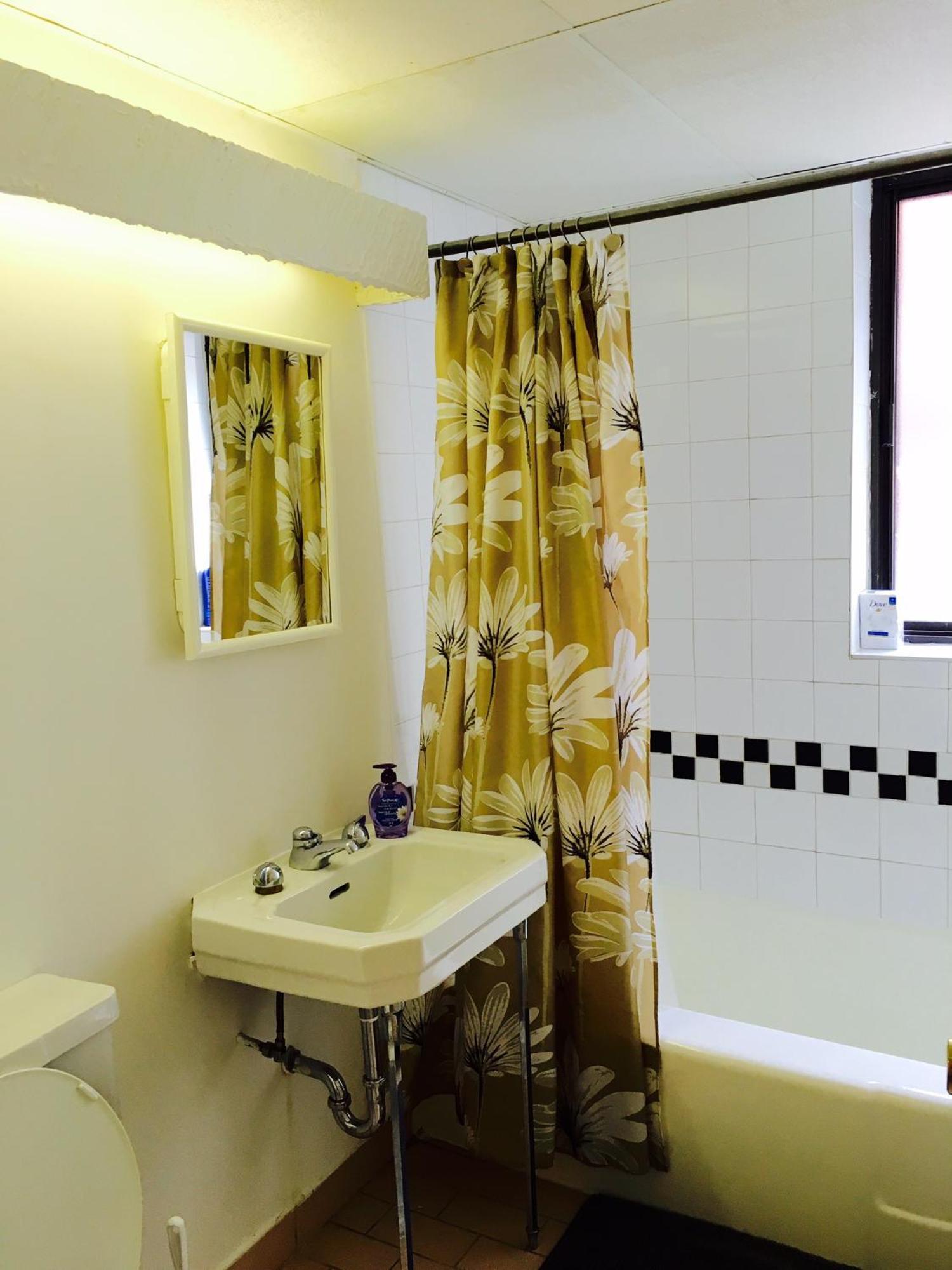 Stylish Comfortable In The Golden Square Mile *