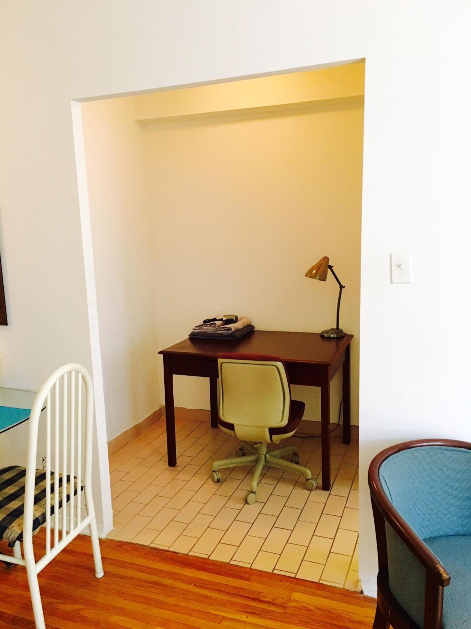 Stylish Comfortable In The Golden Square Mile Apartment *