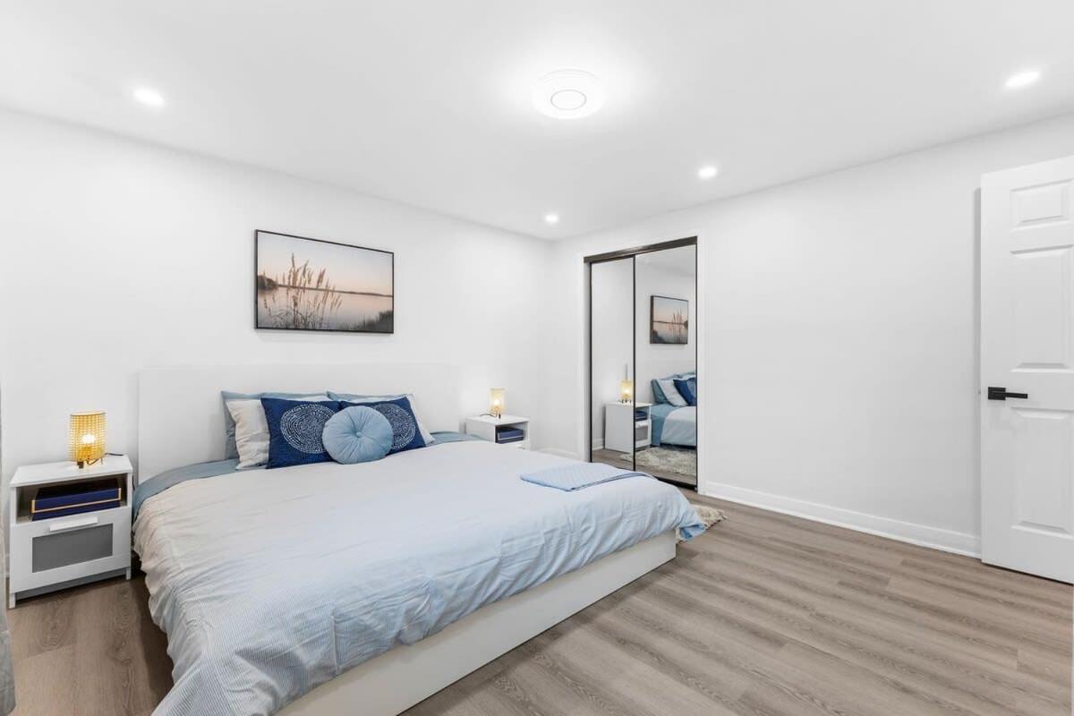 Spacious Urban In West - 4br Holiday home *