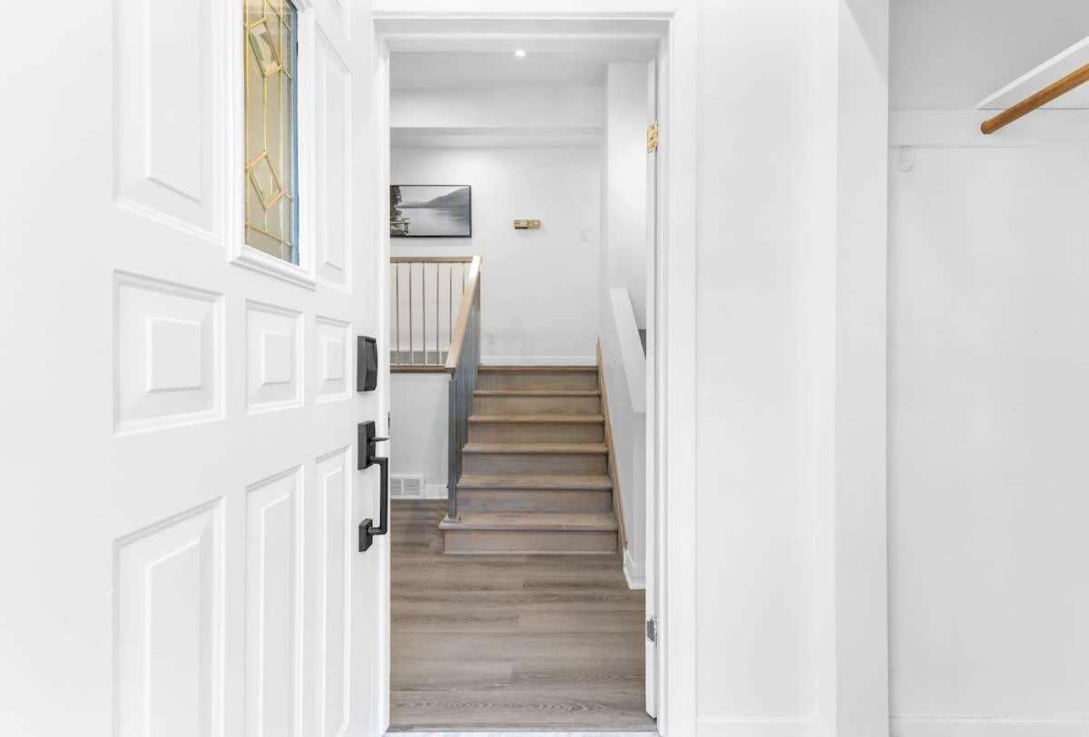 Spacious Urban In West - 4br