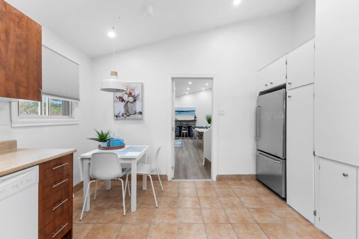 Spacious Urban In West - 4br *