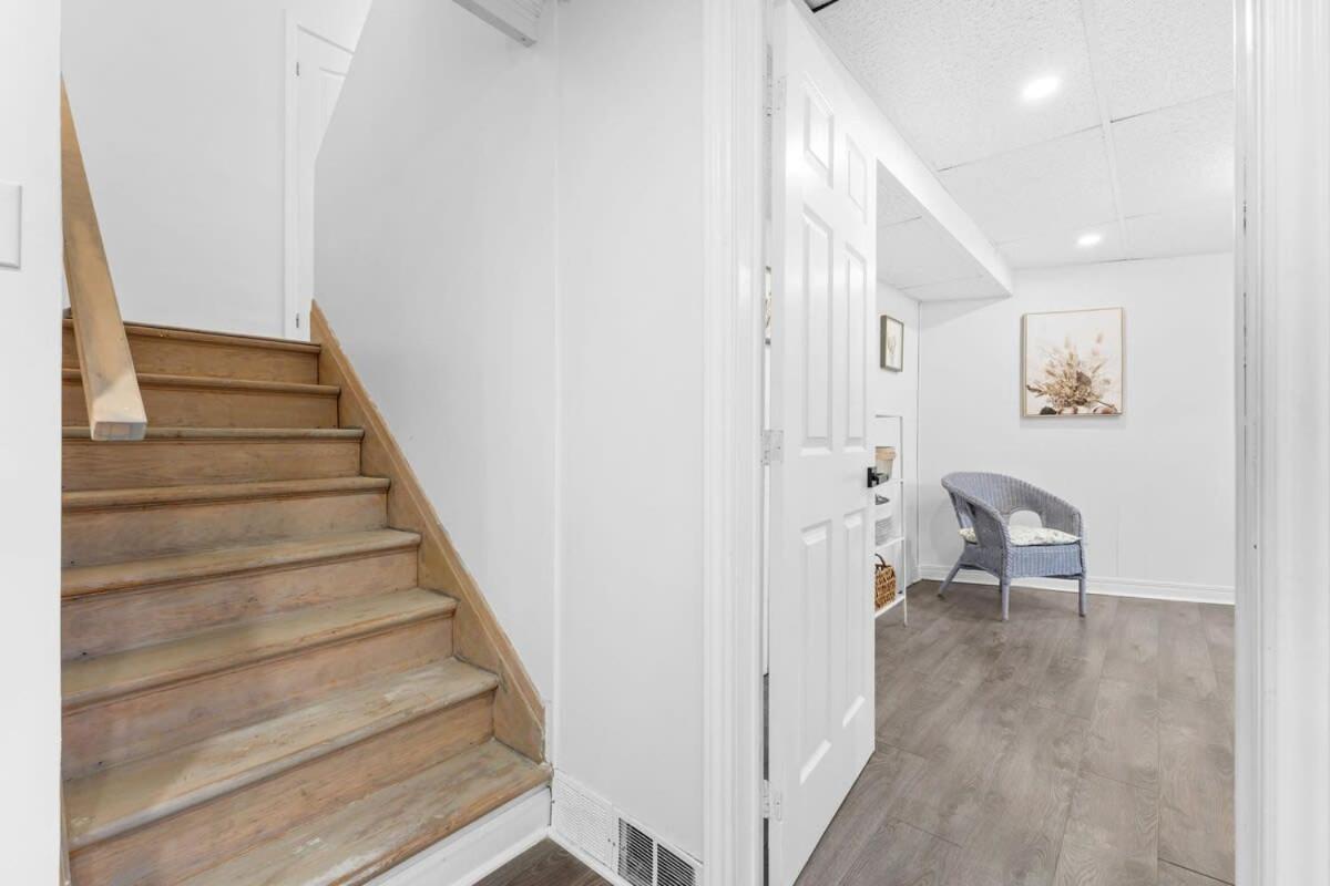 Spacious Urban In West - 4br Holiday home Montreal