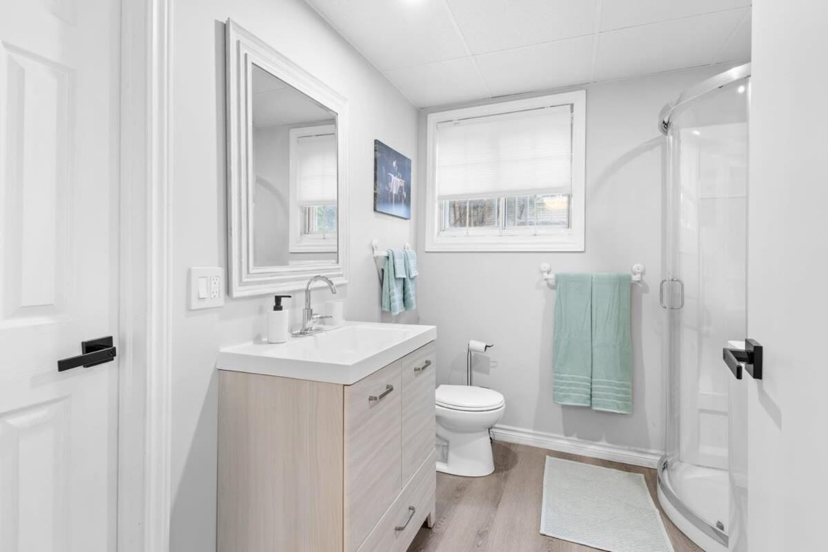 Spacious Urban In West - 4br Holiday home