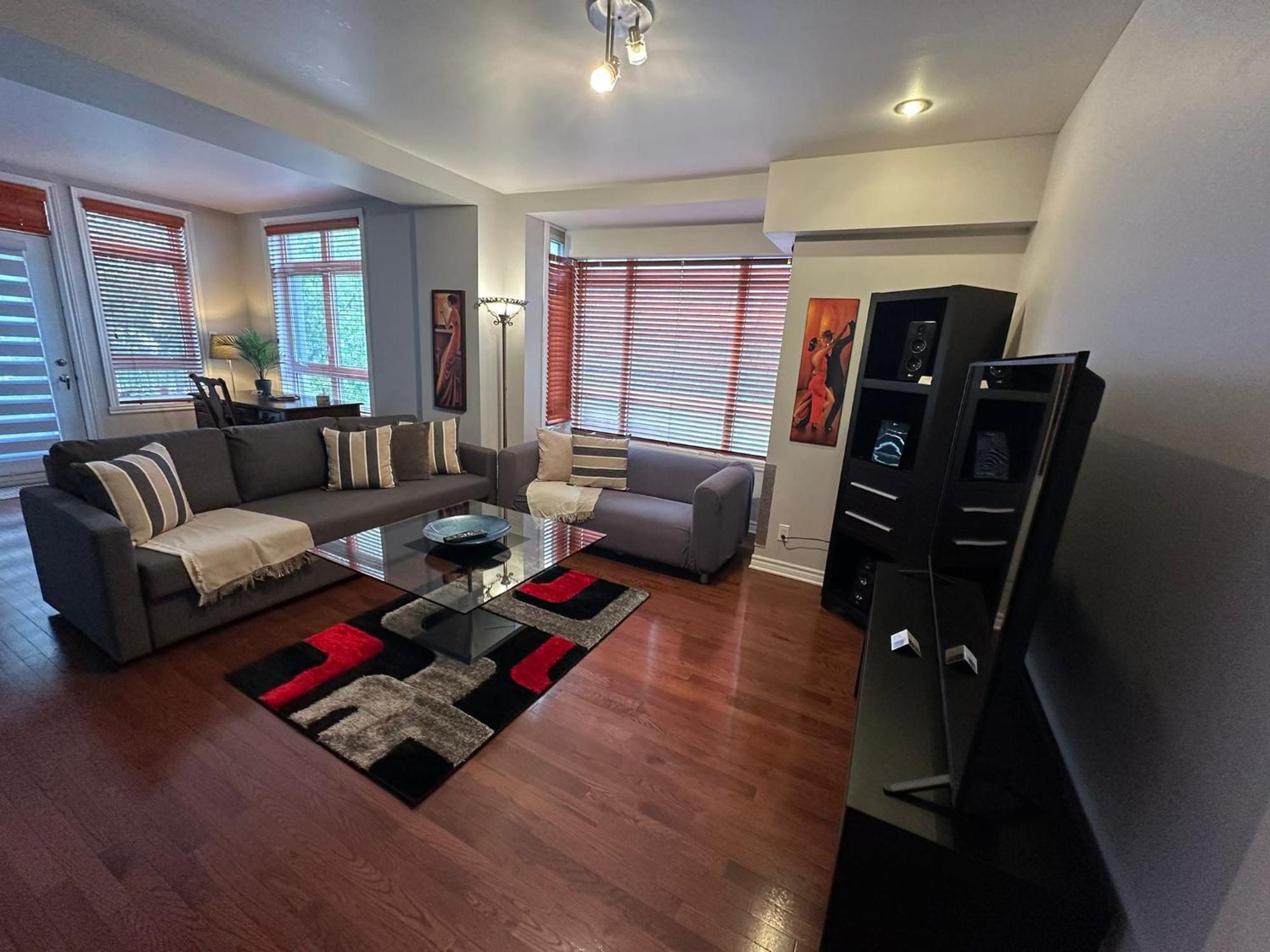 Aparthotelmontreal By Les Terrasses Saint Urbain 2225i2 4* Montreal