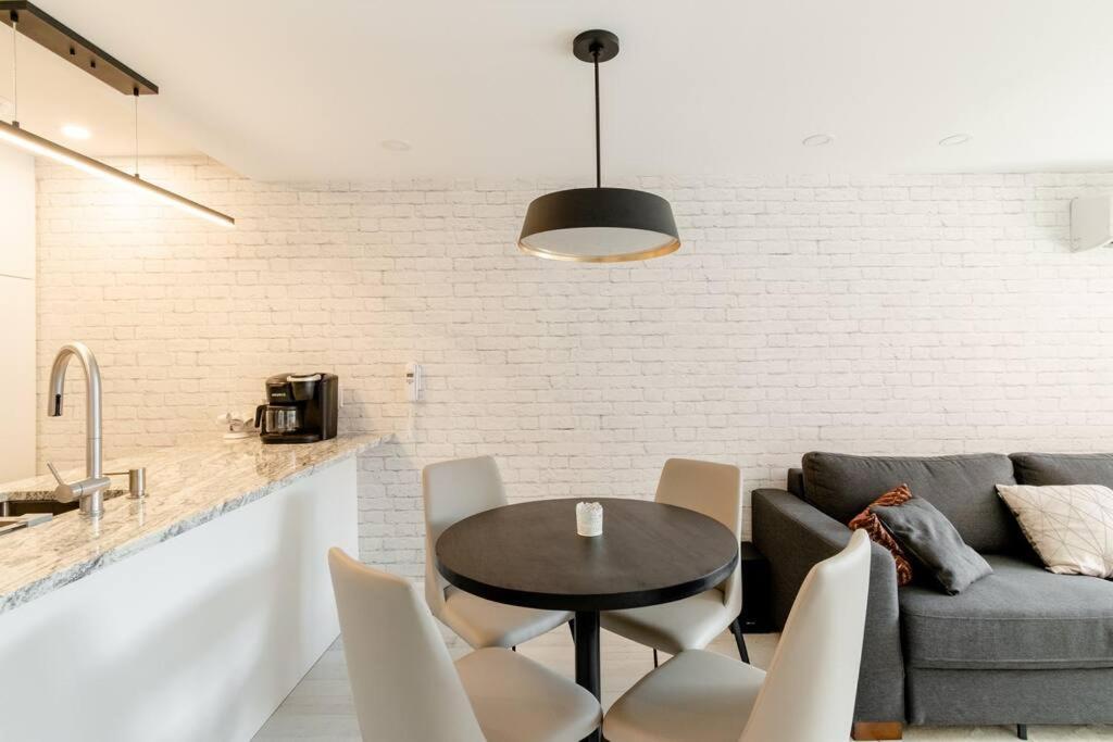 Apartment Plaza10 - 20 Restaurants At Under A 10 Minute Walk Montreal
