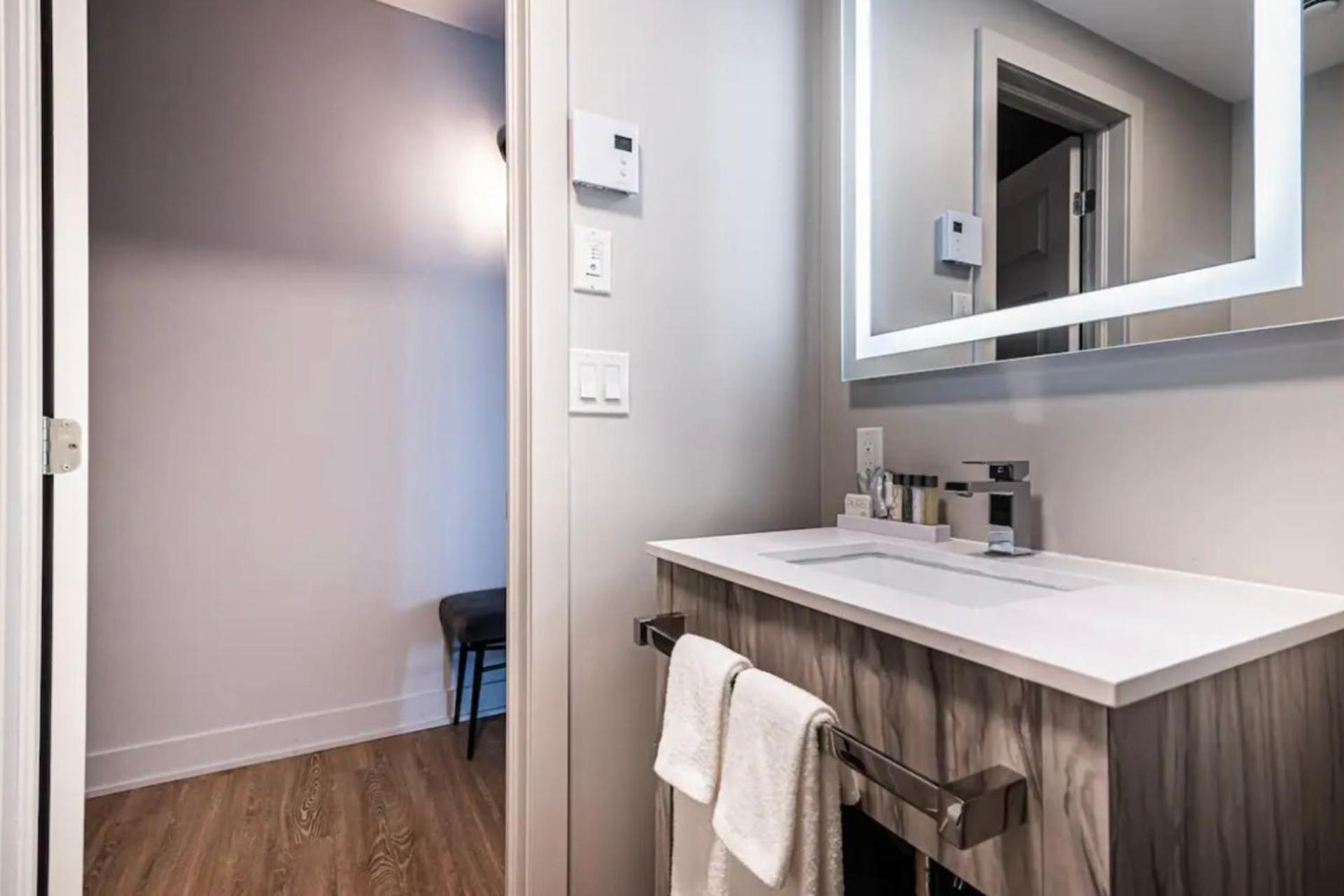 Aparthotel Luxurious Great View Canada Montreal