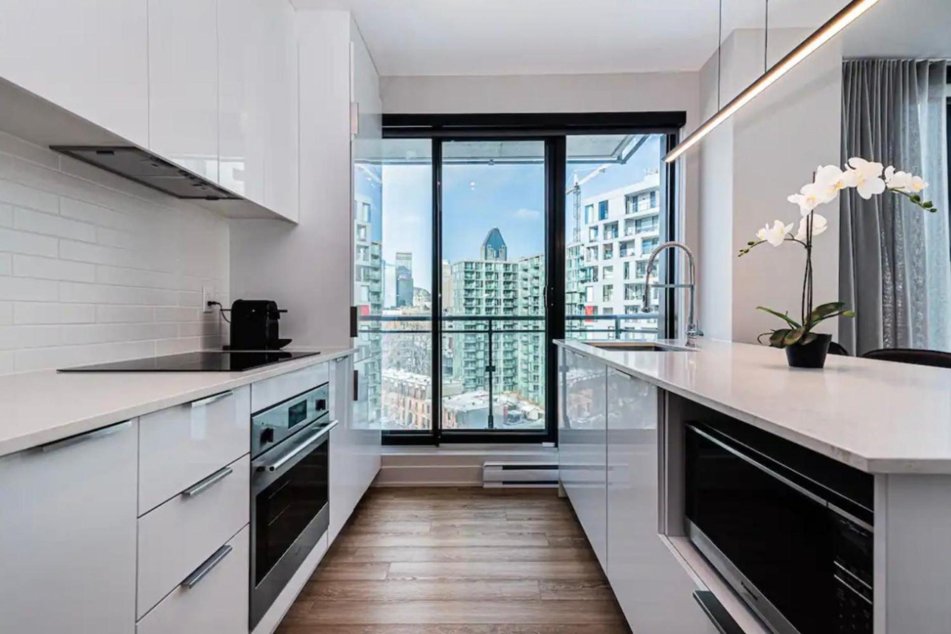 Luxurious Great View Canada Aparthotel
