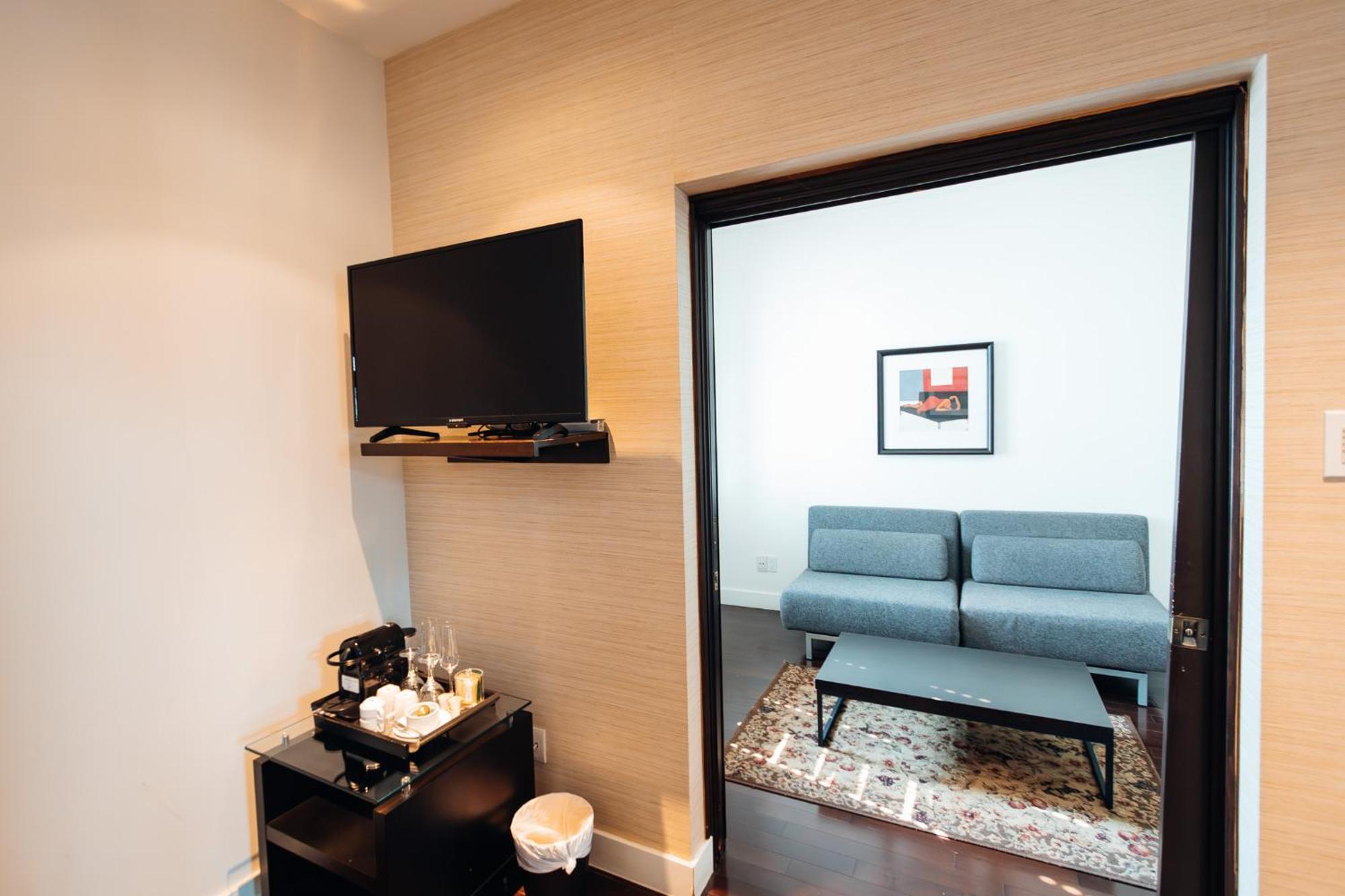 Self Check-in Boutique - Quartier Latin - 301 * Montreal