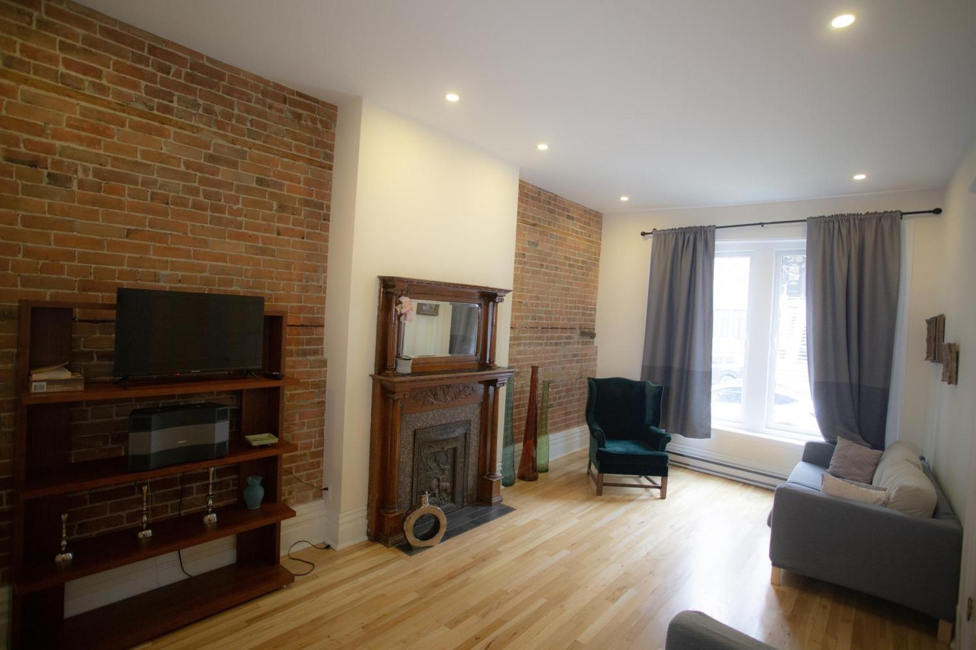 Spacious Downtown Apartment, 4br-2ba,free Wifi * Montreal