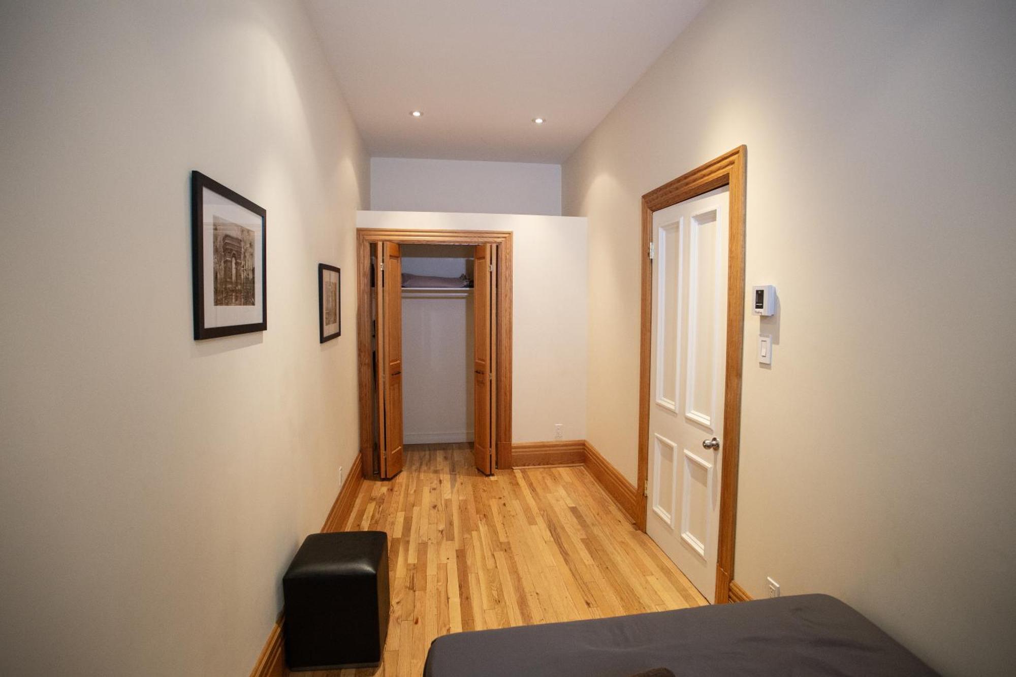 Apartment Spacious Downtown Apartment, 4br-2ba,free Wifi *
